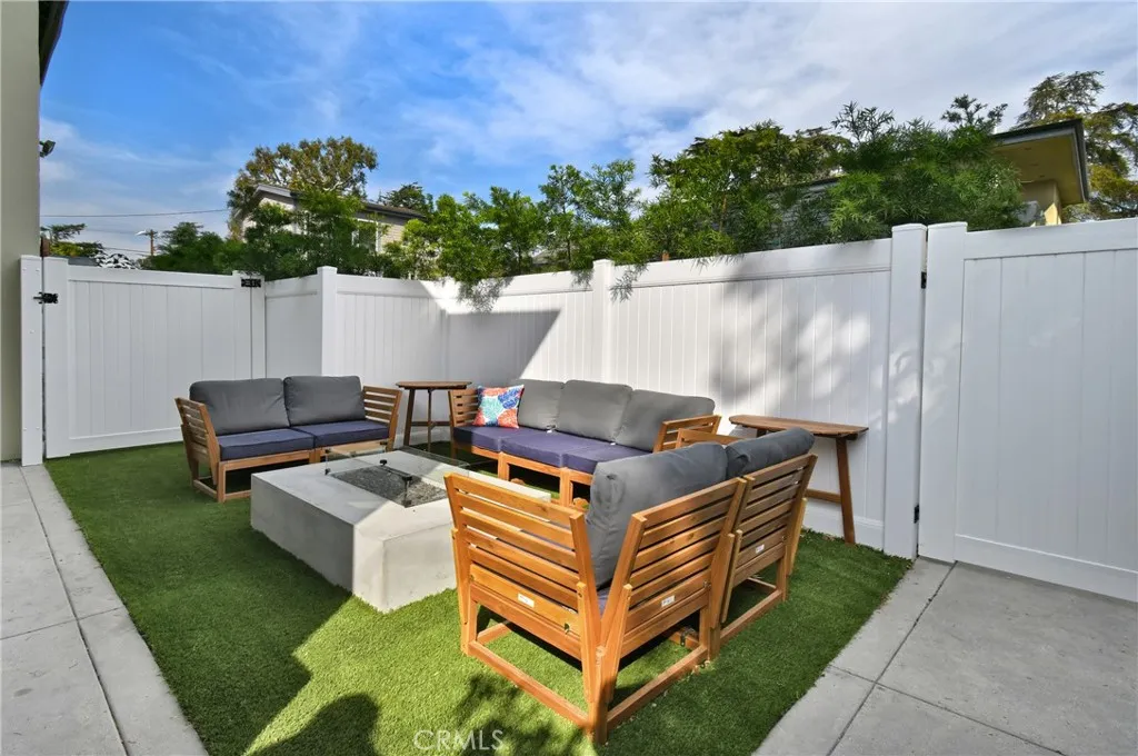 Culver City, California 90232, United States, 5 Bedrooms Bedrooms, ,5 BathroomsBathrooms,Residential,Active,243169