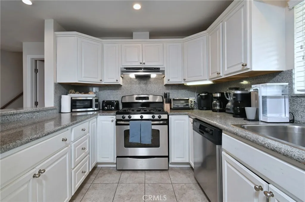 Culver City, California 90232, United States, 5 Bedrooms Bedrooms, ,5 BathroomsBathrooms,Residential,Active,243169