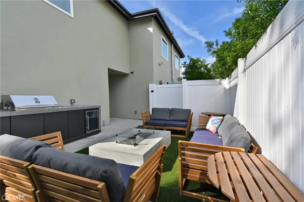 Culver City, California 90232, United States, 5 Bedrooms Bedrooms, ,5 BathroomsBathrooms,Residential,Active,243169