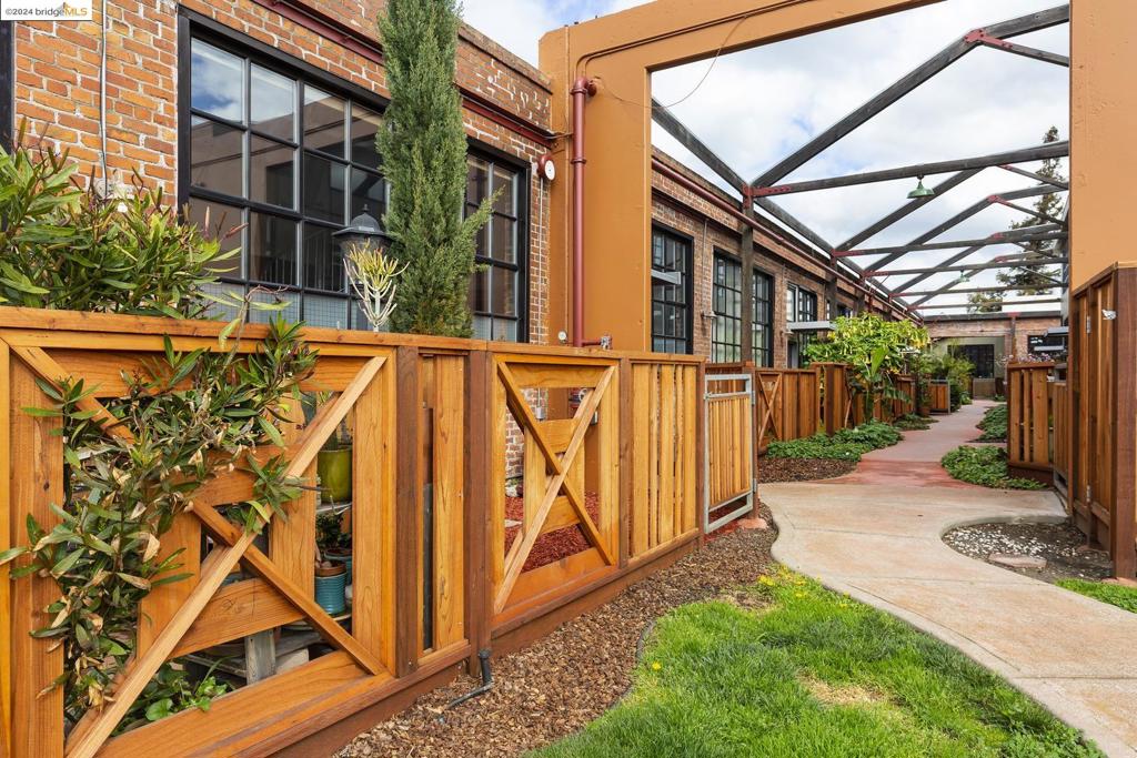 FRUITVALE - Residential