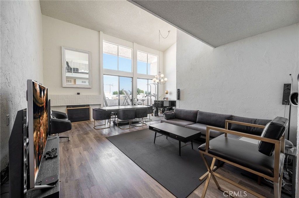 Photo of 5310 Zelzah Ave #312, Encino, CA 91316 (MLS # GD26003139)