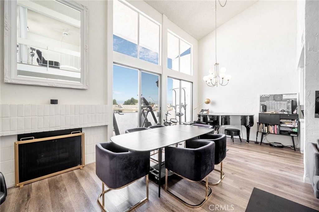 Photo of 5310 Zelzah Ave #312, Encino, CA 91316 (MLS # GD26003139)