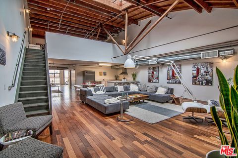 Photo of 1046 Princeton Drive #205, Venice, CA 90292 (MLS # 25548989) Photo of 1046 Princeton Drive #205, Venice, CA 90292 (MLS # 25548989)
