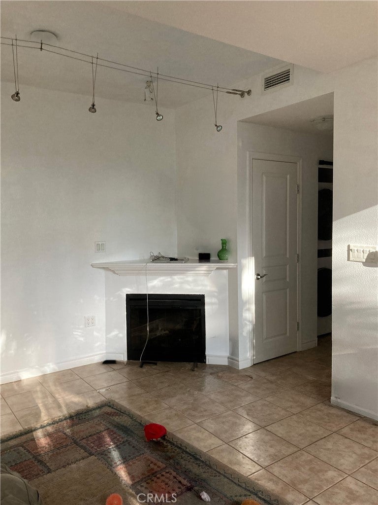 300 W Beech Street 10, San Diego CA 92101