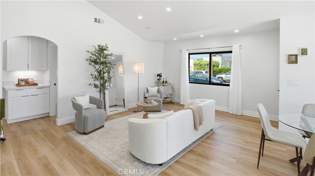11100 Greenlawn