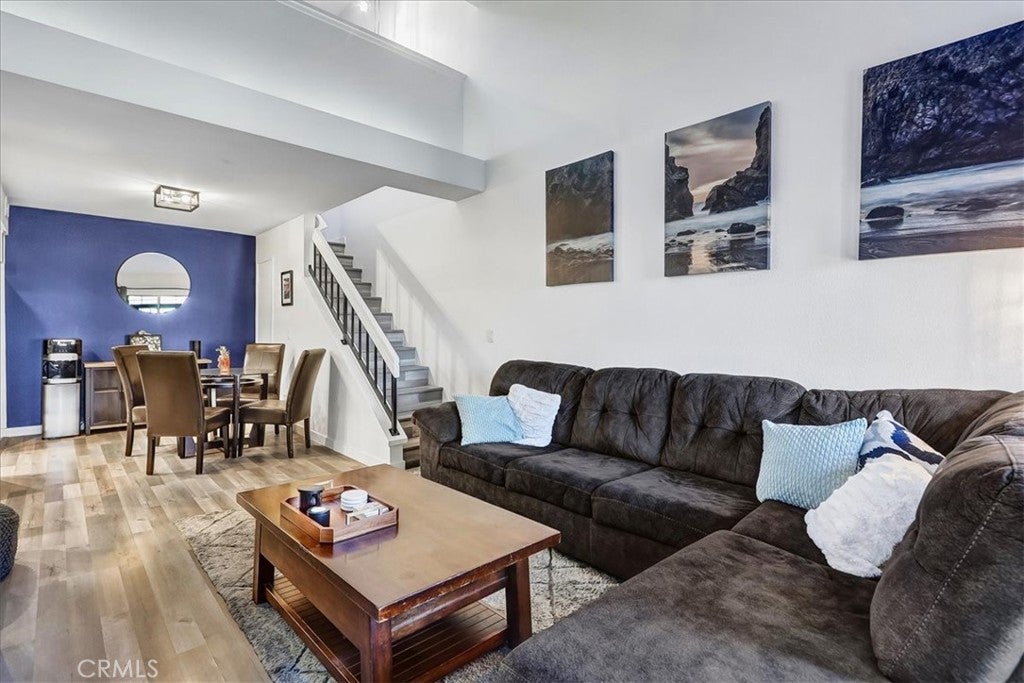 883 W 34th ST