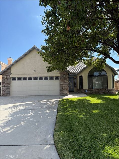 Photo of 18415 Niagara Dr, Victorville, CA 92395 (MLS # HD25232312)