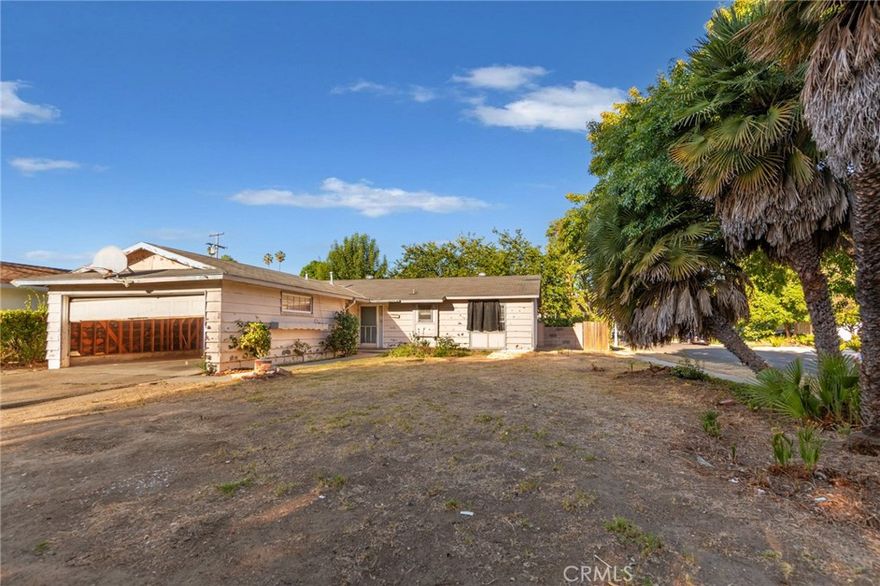 Woodland Hills!  3-bedroom 1.5 bath fixer on a corner lot! Living room & dining area with slider to backyard. Good floor plan. Large kitchen. 2 car attached garage. Big backyard. Fantastic location close to Fallbrook Center, Trader Joes, Warner Center, Freeway access.