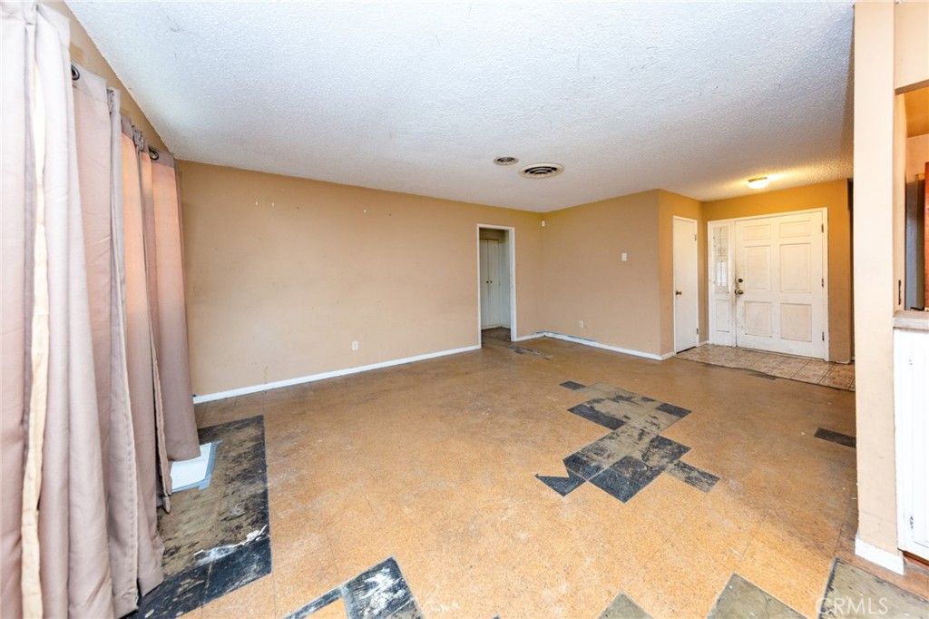 Photo of 6227 Glide Avenue, Woodland Hills, CA 91367 (MLS # SR25239248)