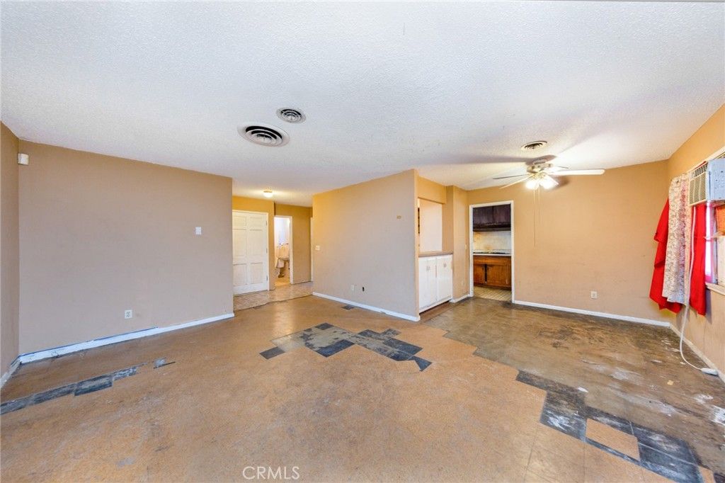 Photo of 6227 Glide Avenue, Woodland Hills, CA 91367 (MLS # SR25239248)