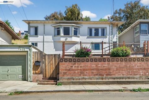Photo of 9012 Burr St St, Oakland, CA 94605 (MLS # 41130592)