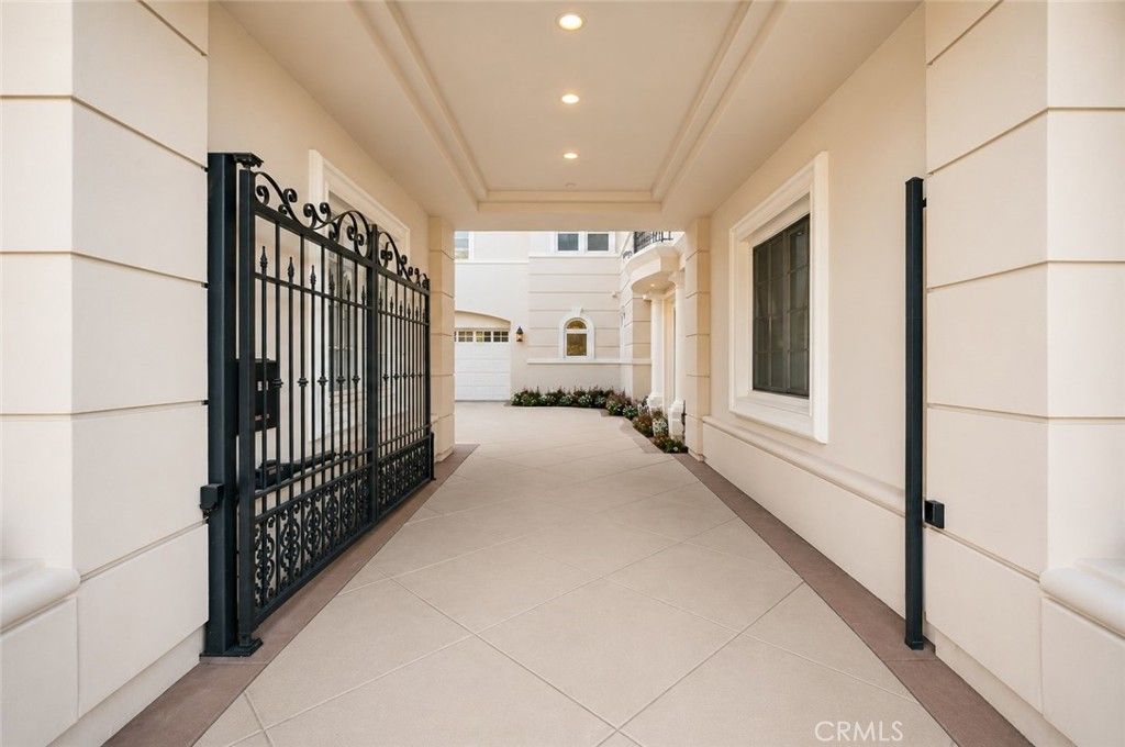 Photo of 3815 Marfield AVE, Tarzana, CA 91356 (MLS # SR26112412)