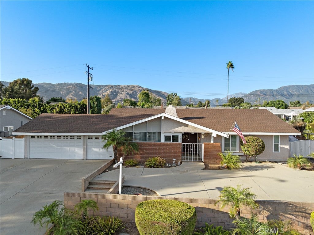 1255 Ruggles Street