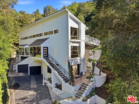 Photo of 2350 Benedict Canyon Drive, Beverly Hills, CA 90210 (MLS # 26708913)