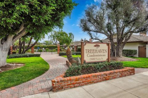 Photo of 13902 Yorba St #14C, Tustin, CA 92780 (MLS # OC26036227)