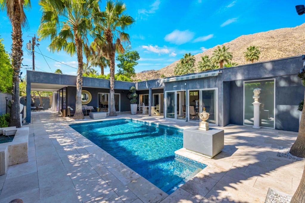 Photo of 279 W Overlook Road, Palm Springs, CA 92264 (MLS # 219146562PS)