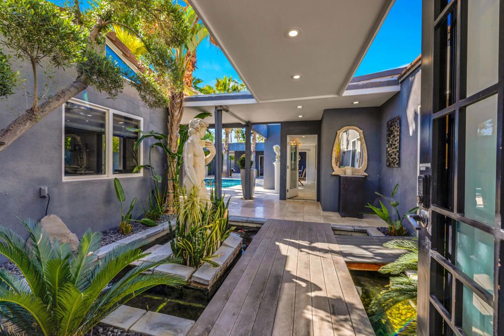 Photo of 279 W Overlook Road, Palm Springs, CA 92264 (MLS # 219146562PS)