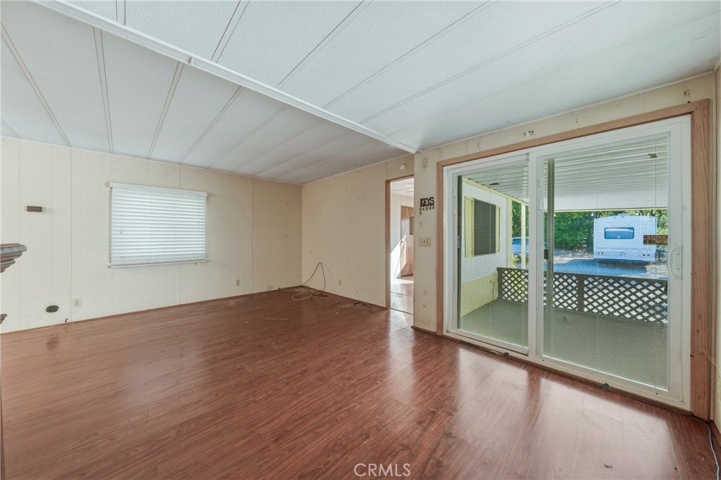 5890 E Highway 20 E 60