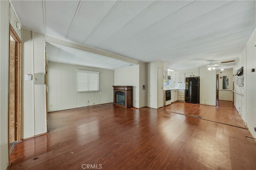 5890 E Highway 20 E 60
