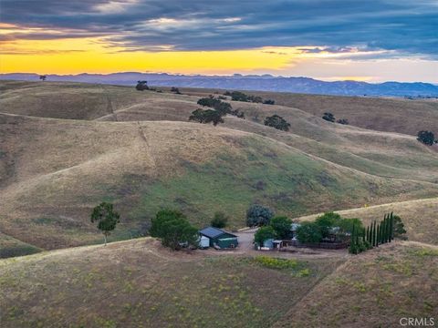 Photo of 3775 E Highway 41, Paso Robles, CA 93446 (MLS # NS26084972)