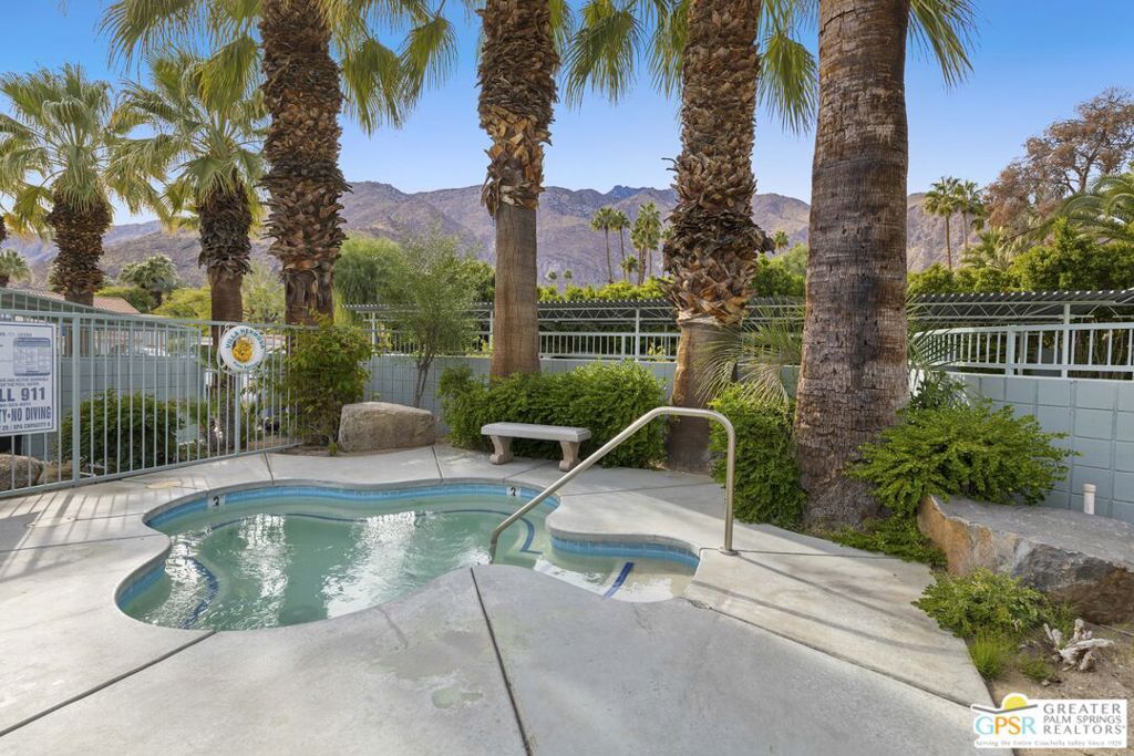 Photo of 155 W Hermosa Place #4, Palm Springs, CA 92262 (MLS # 25581751PS)
