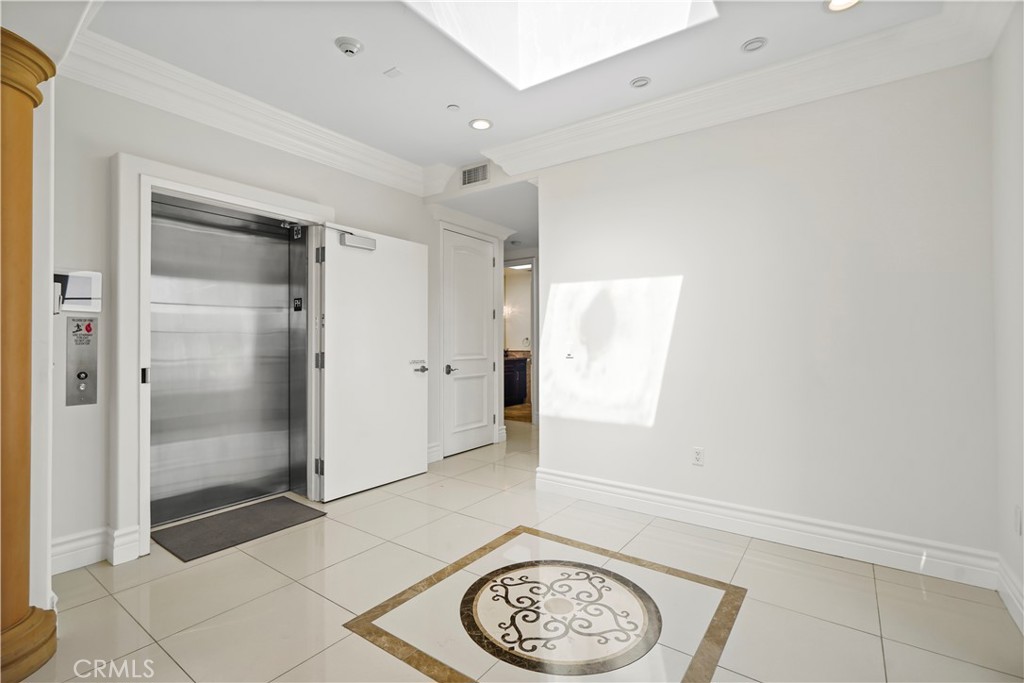 Properties 3 462 S Maple Drive 104A