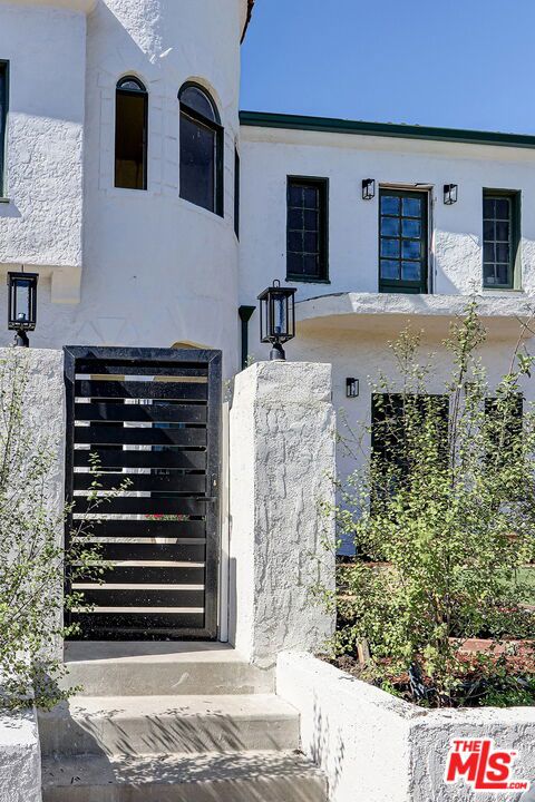 1801 S Sycamore Avenue