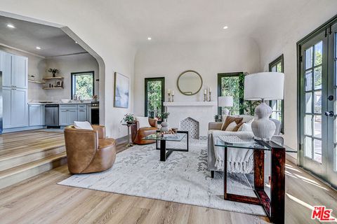 Photo of 1801 S Sycamore Avenue, Los Angeles, CA 90019 (MLS # 26646375)