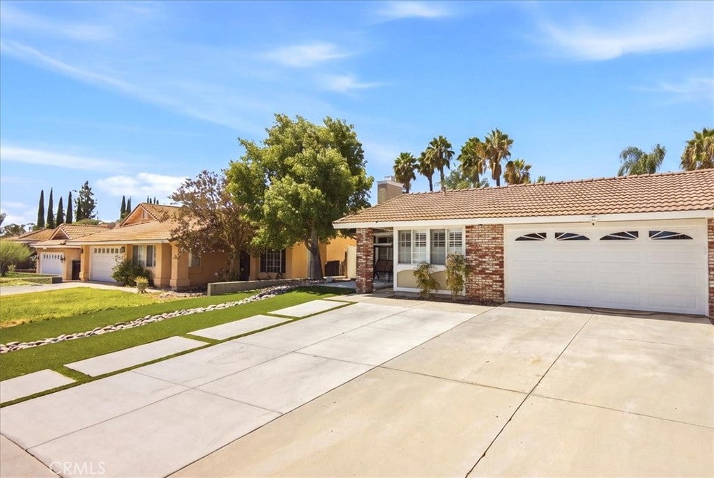 8725 Sandhill Drive