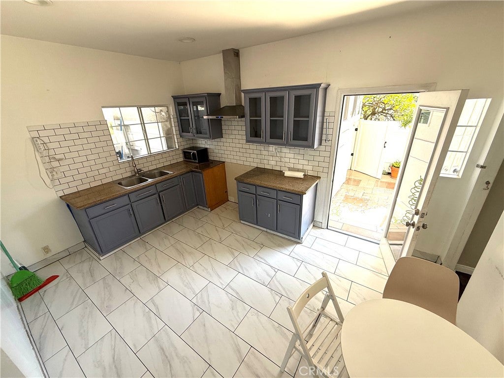 3008 W 30th