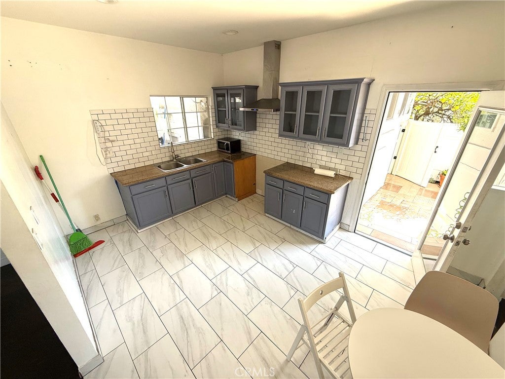 3008 W 30th