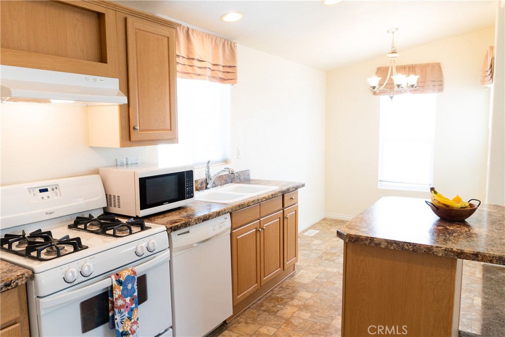 17100 Gramercy Place 28