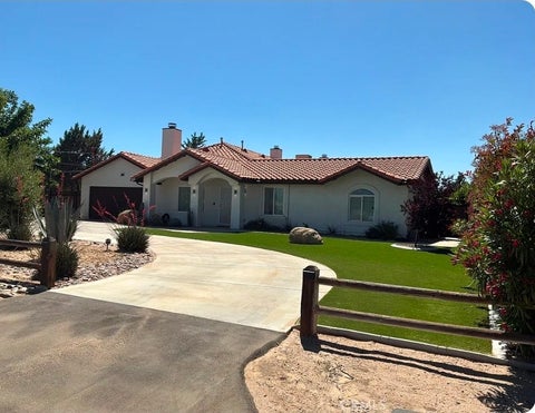 Photo of 7518 Redwood AVE, Hesperia, CA 92345 (MLS # HD26138280)