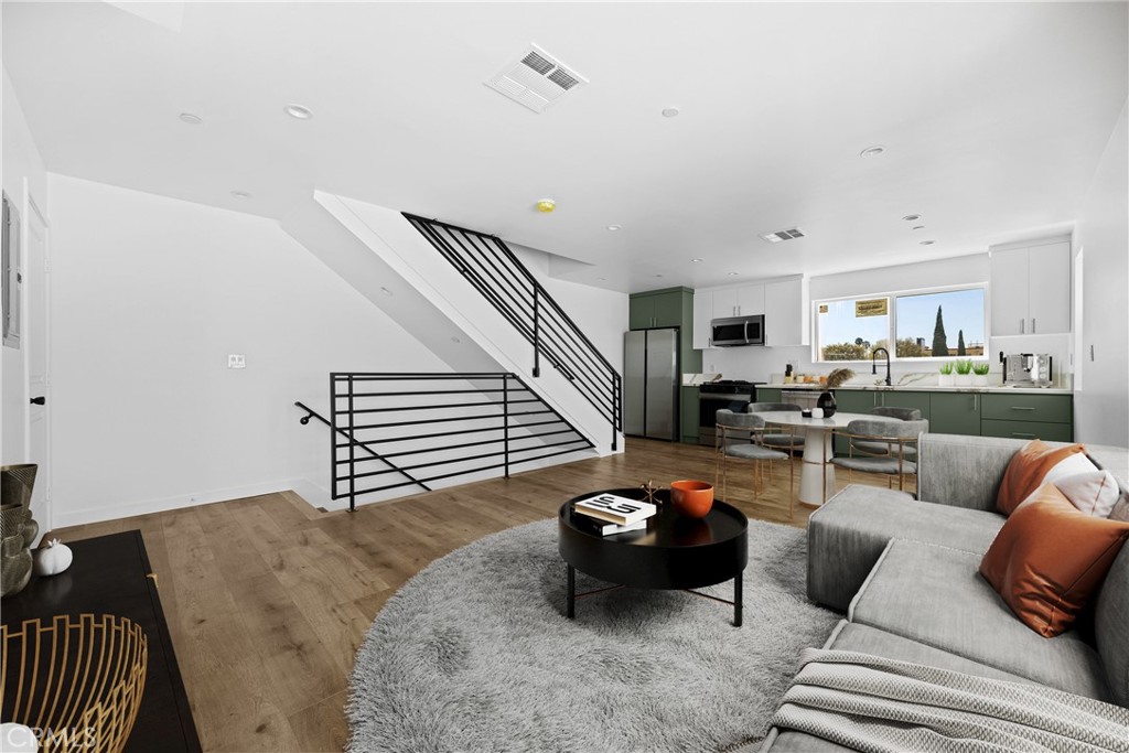 6832 Hazeltine Avenue 1