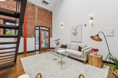 Photo of 425 E 11Th St St #6, Oakland, CA 94606 (MLS # 41144298)
