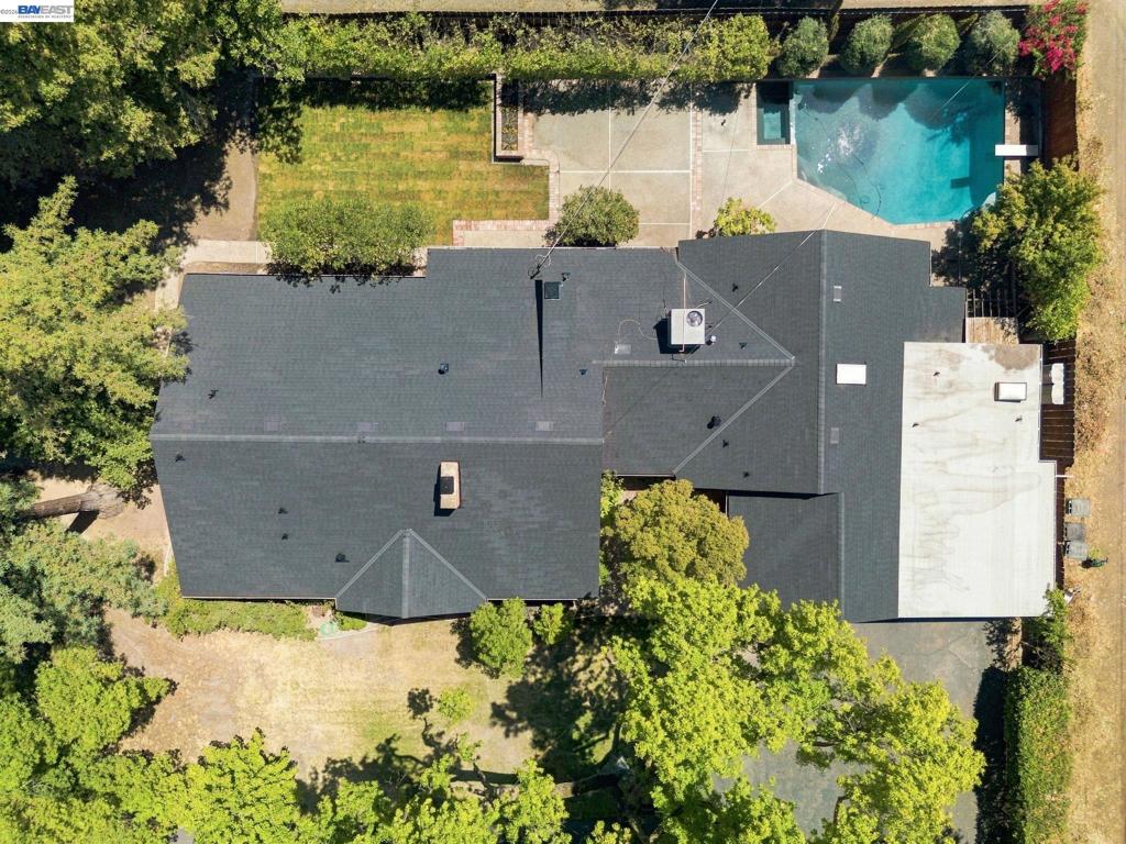 200 Greenwich Ln