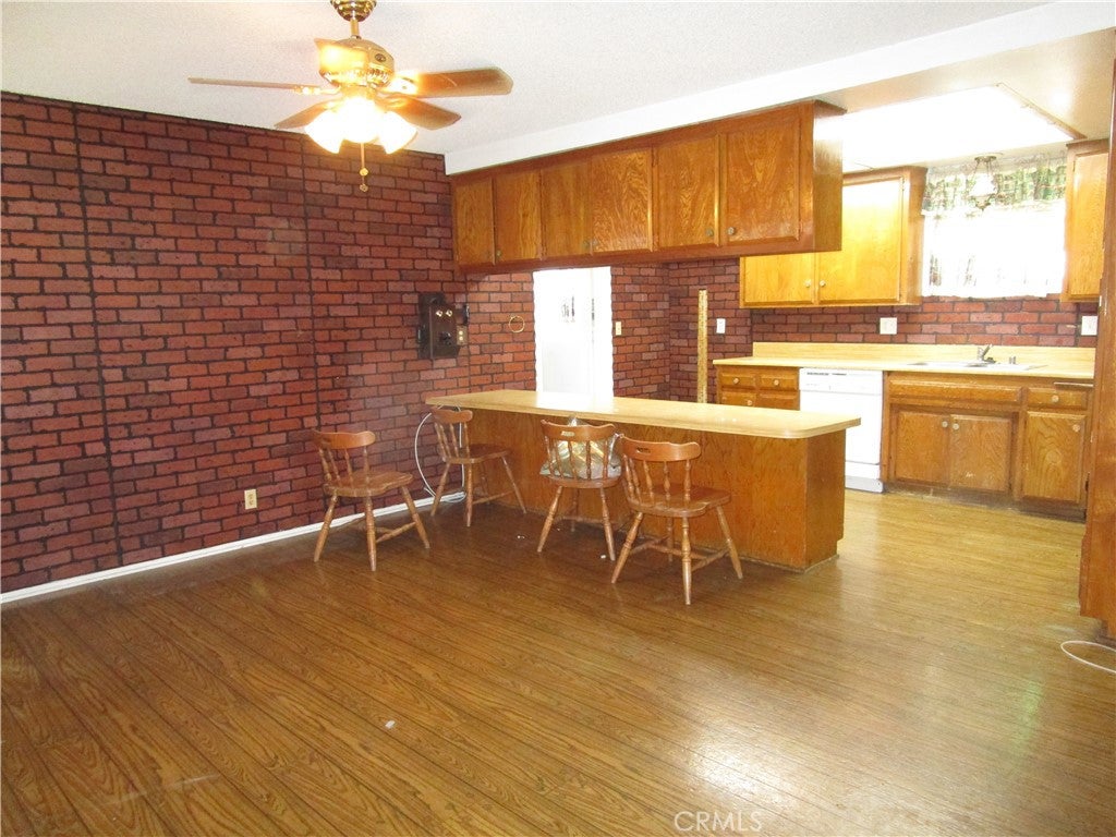 3043 W Teranimar