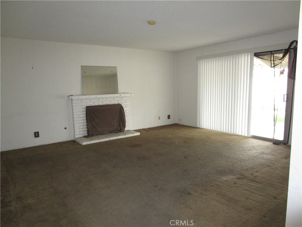 3043 W Teranimar