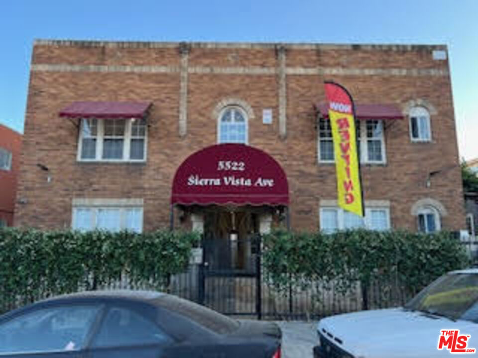 Gorgeously renovated Studio 1 Bath in a trendy location! Hardwood flooring, windows, closet space, kitchen appliances, on Site Laundry. Flat $150/mo For Utilities.This is a great deal and will go fast!Cross streets are Western and Santa MonicaPlease Note: Photos are of an adjacent unit so some differences may be present.