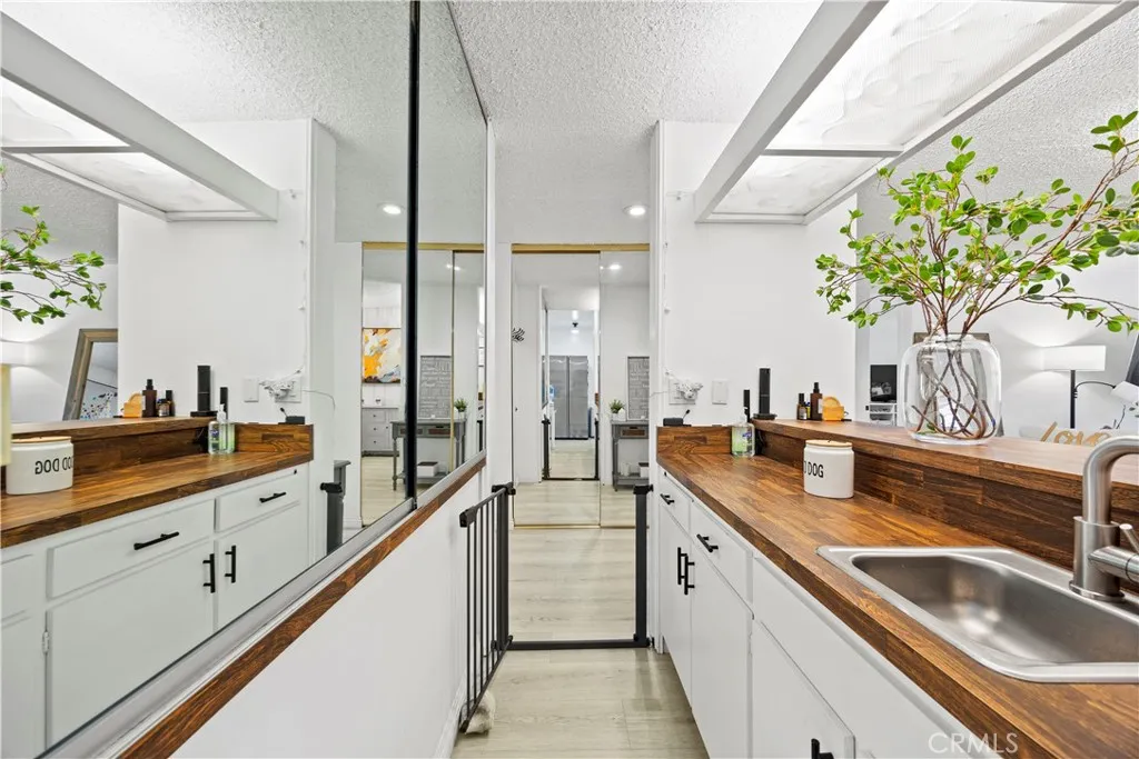 Culver City, California 90230, United States, 2 Bedrooms Bedrooms, ,2 BathroomsBathrooms,Residential,Active,168967