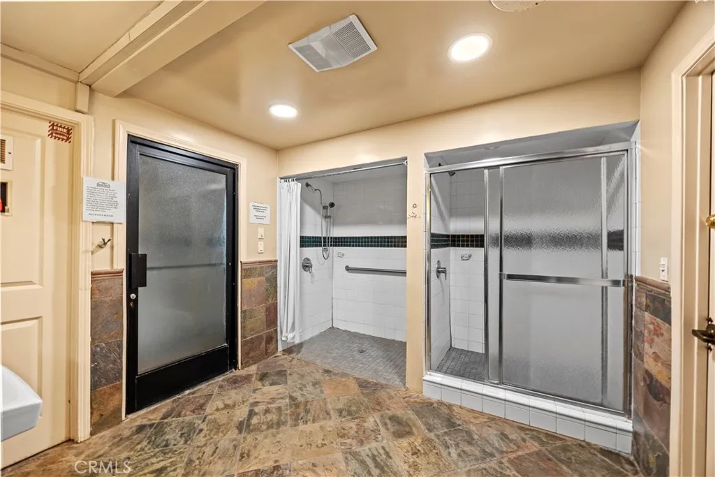 Culver City, California 90230, United States, 2 Bedrooms Bedrooms, ,2 BathroomsBathrooms,Residential,Active,168967