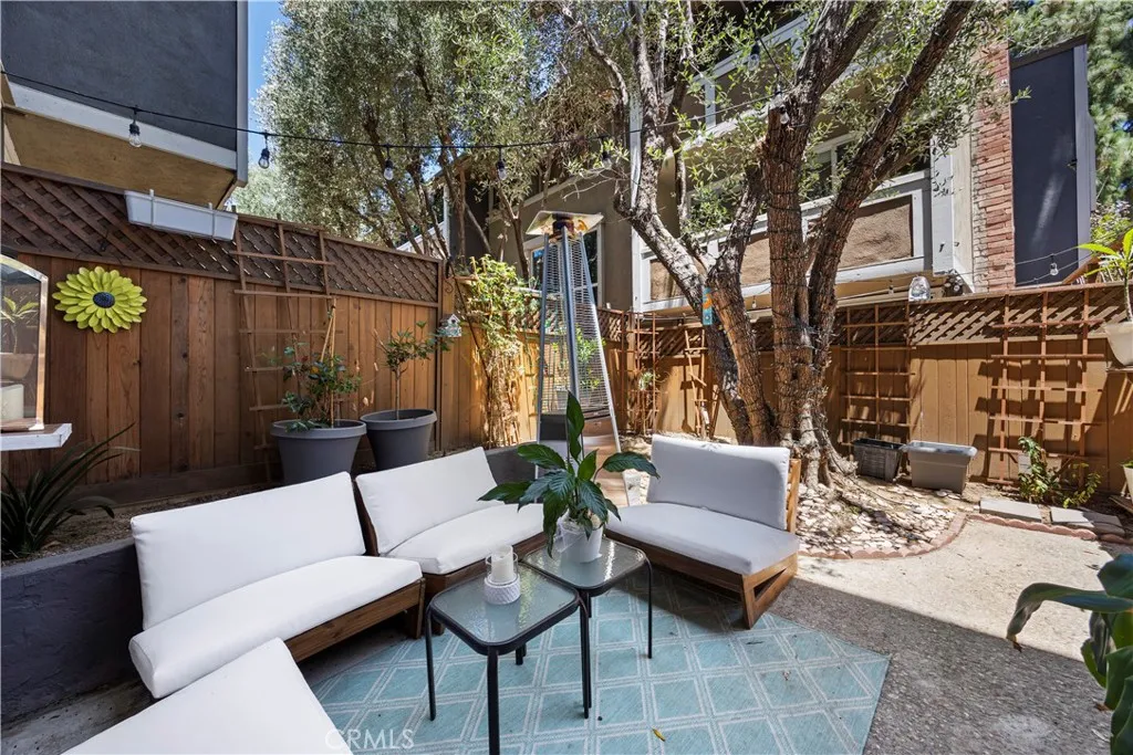 Culver City, California 90230, United States, 2 Bedrooms Bedrooms, ,2 BathroomsBathrooms,Residential,Active,168967