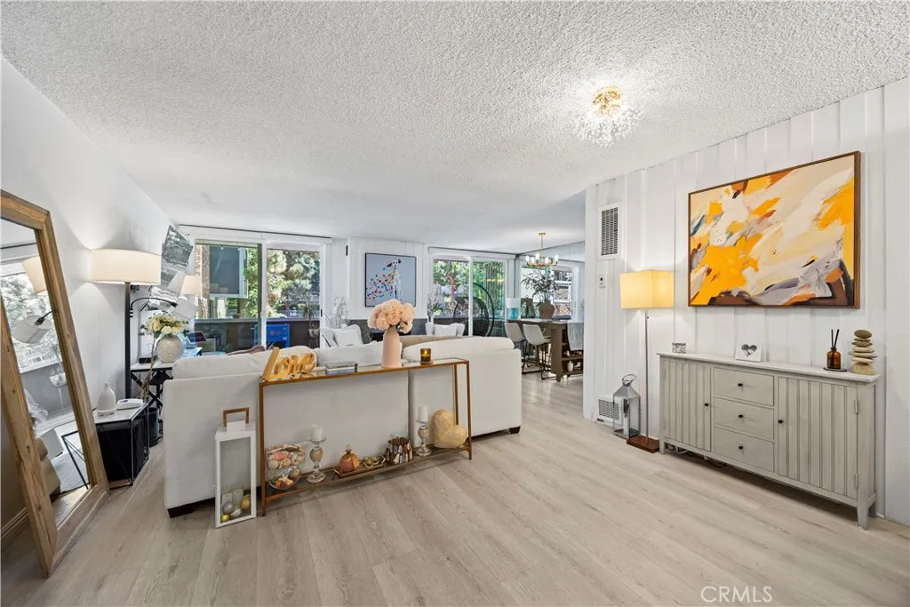 Culver City, California 90230, United States, 2 Bedrooms Bedrooms, ,2 BathroomsBathrooms,Residential,Active,168967