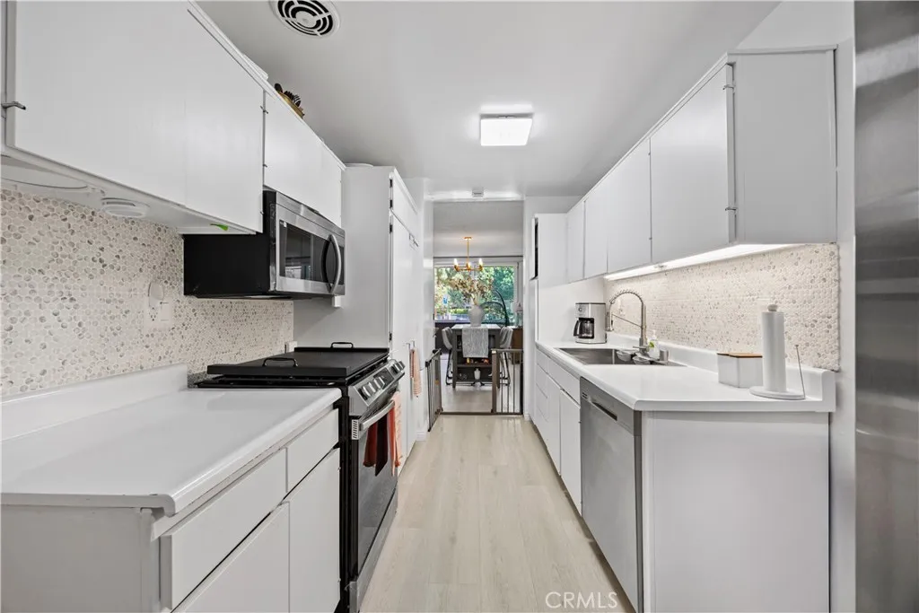 Culver City, California 90230, United States, 2 Bedrooms Bedrooms, ,2 BathroomsBathrooms,Residential,Active,168967