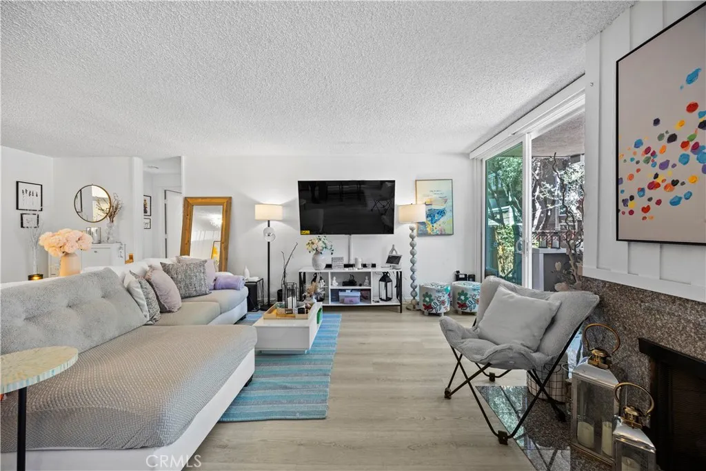 Culver City, California 90230, United States, 2 Bedrooms Bedrooms, ,2 BathroomsBathrooms,Residential,Active,168967
