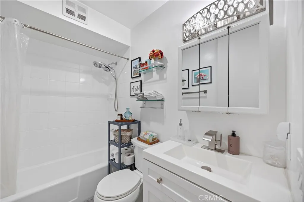 Culver City, California 90230, United States, 2 Bedrooms Bedrooms, ,2 BathroomsBathrooms,Residential,Active,168967