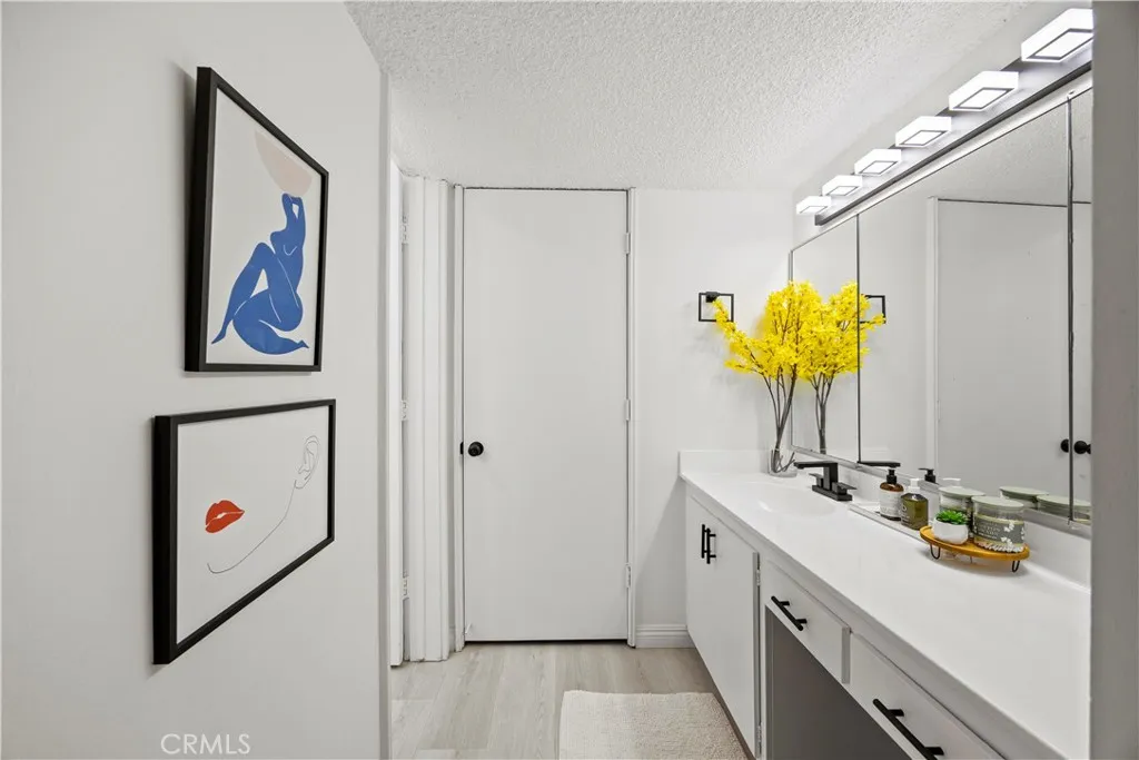 Culver City, California 90230, United States, 2 Bedrooms Bedrooms, ,2 BathroomsBathrooms,Residential,Active,168967