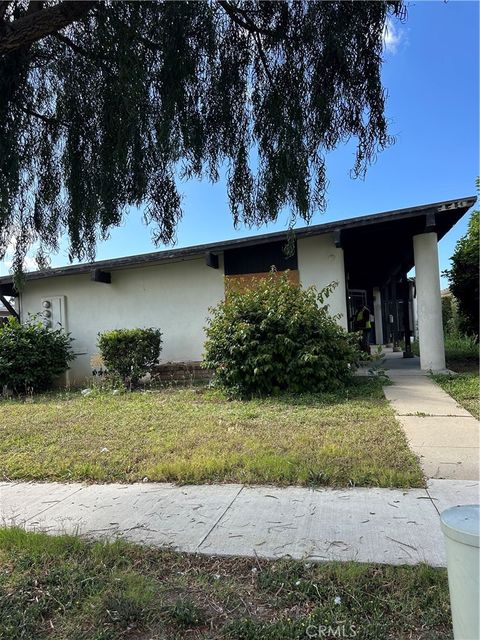 Photo of 113 Clearbrook LN, Costa Mesa, CA 92626 (MLS # OC26106599)