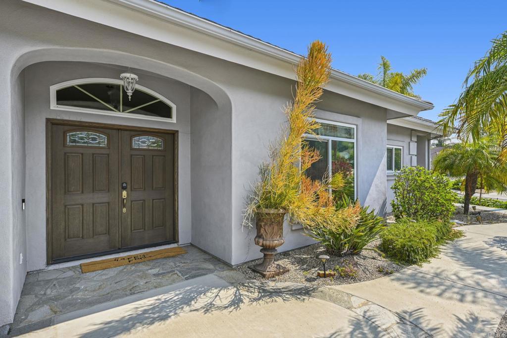 1176 LA SOMBRA Drive