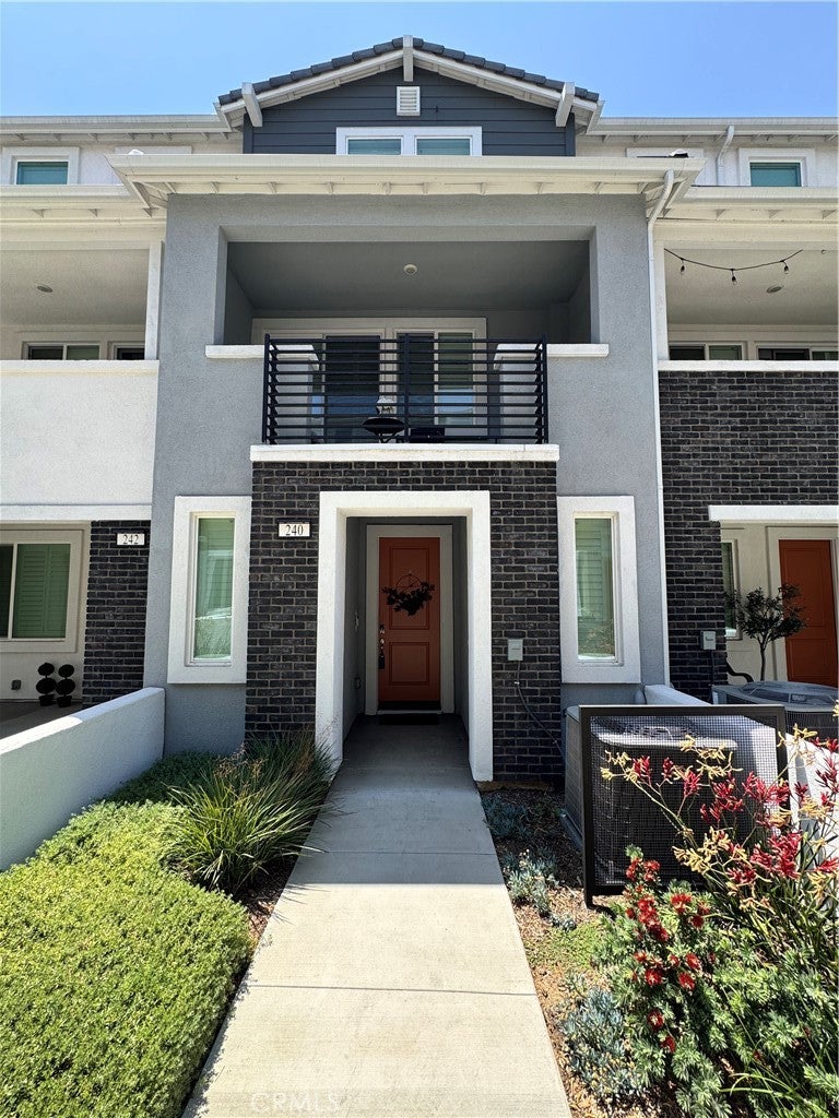 240 Lockhart WAY